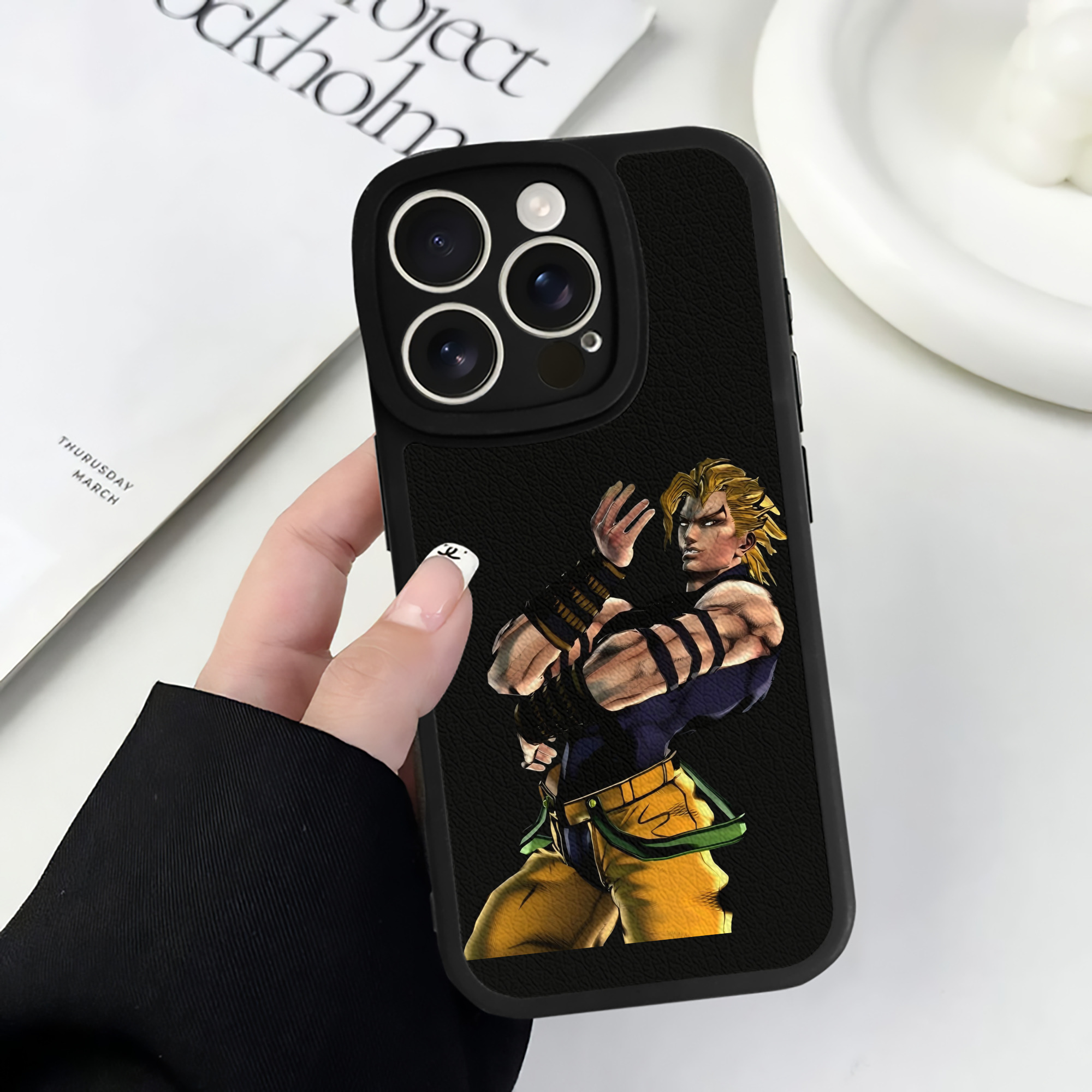 （画像用） ジョジョの奇妙な冒険 ディオ?ブランドー JoJo's Bizarre Adventure Dio Brando 【iPhone 16シリーズ対応】シリコンスマホケース（レザー調） 材質：シリコン